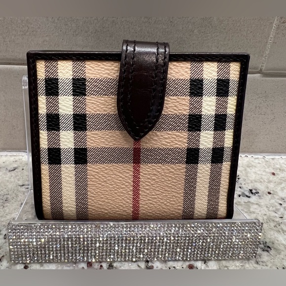 NWT Burberry Novacheck Wallet w/COA. - Picture 3 of 11